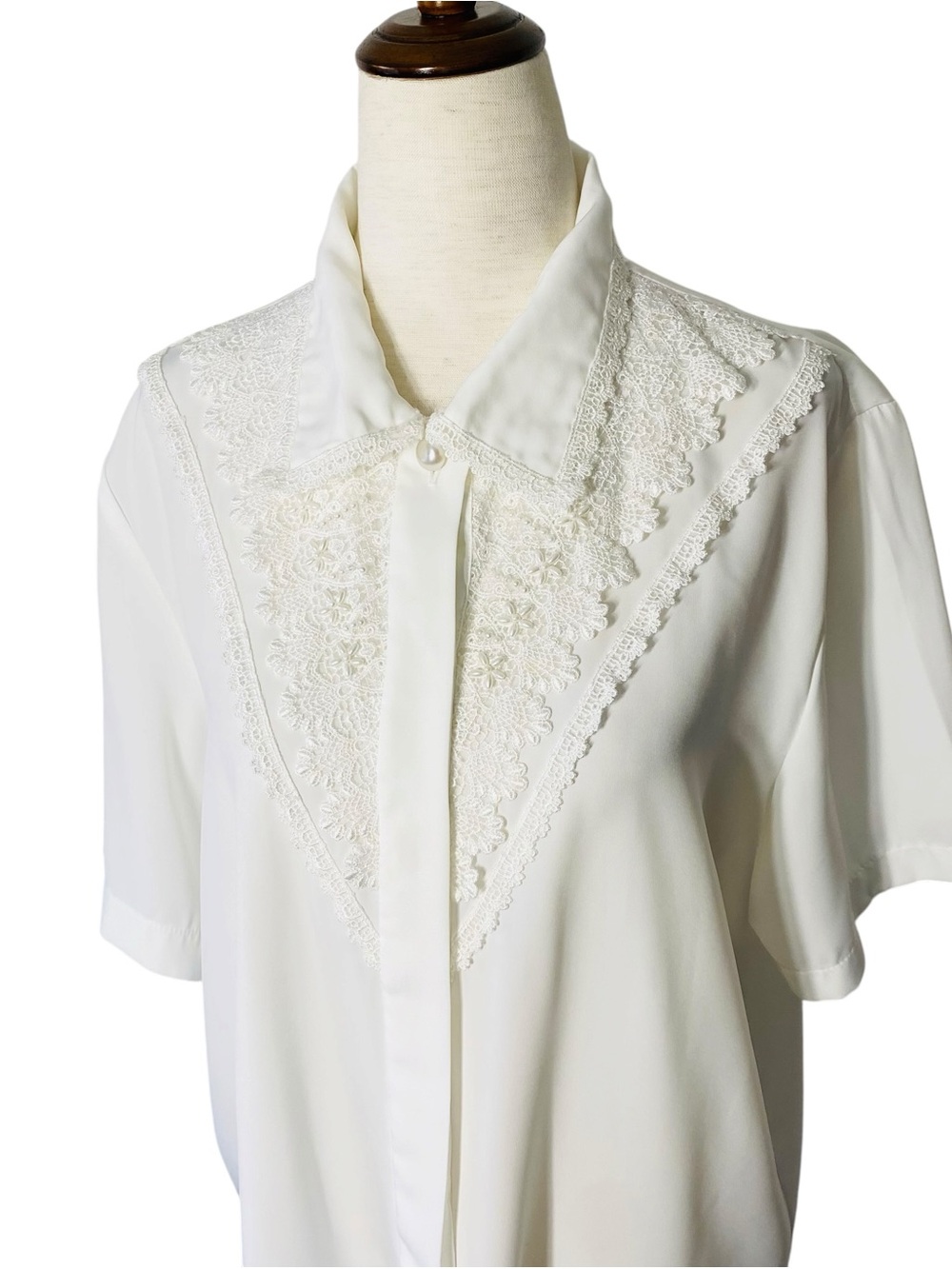VINTAGE KATHY CHE Beaded Lace Accent Collared Blouse